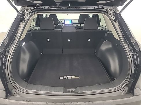 Used 2024 Toyota Corolla Cross LE image 19