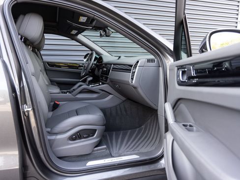 Certified 2023 Porsche Cayenne Coupe AWD/4WD image 33