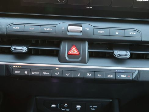 New 2025 Kia K4 LXS image 24