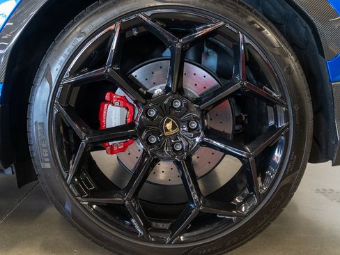 Used 2023 Lamborghini Urus Performante AWD/4WD image 30