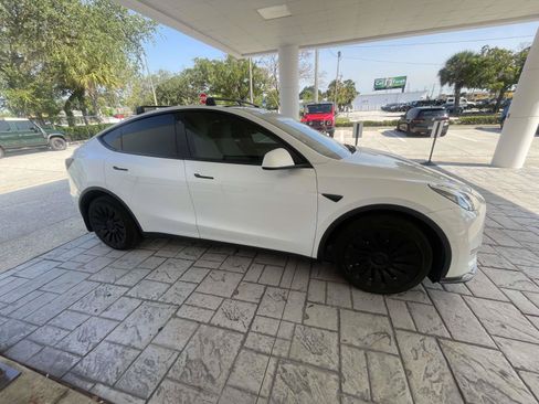 Used 2021 Tesla Model Y Long Range AWD/4WD image 6