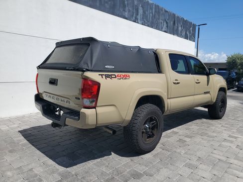 Used 2017 Toyota Tacoma TRD Sport w/ Tow Package (A/T) AWD/4WD image 6
