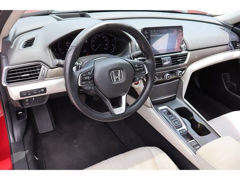 Used 2018 Honda Accord Touring image 19