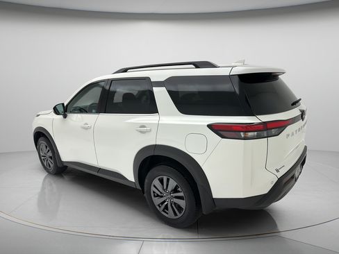 Used 2024 Nissan Pathfinder SV AWD/4WD image 4