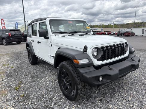 Used 2026 Jeep Wrangler Unlimited Sport AWD/4WD image 3