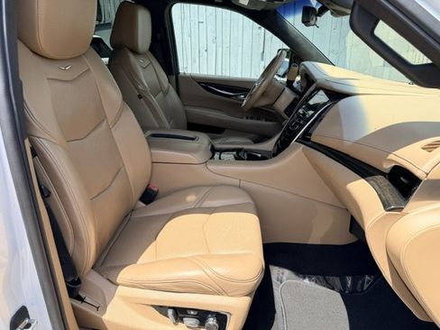 Used 2019 Cadillac Escalade Platinum AWD/4WD image 22
