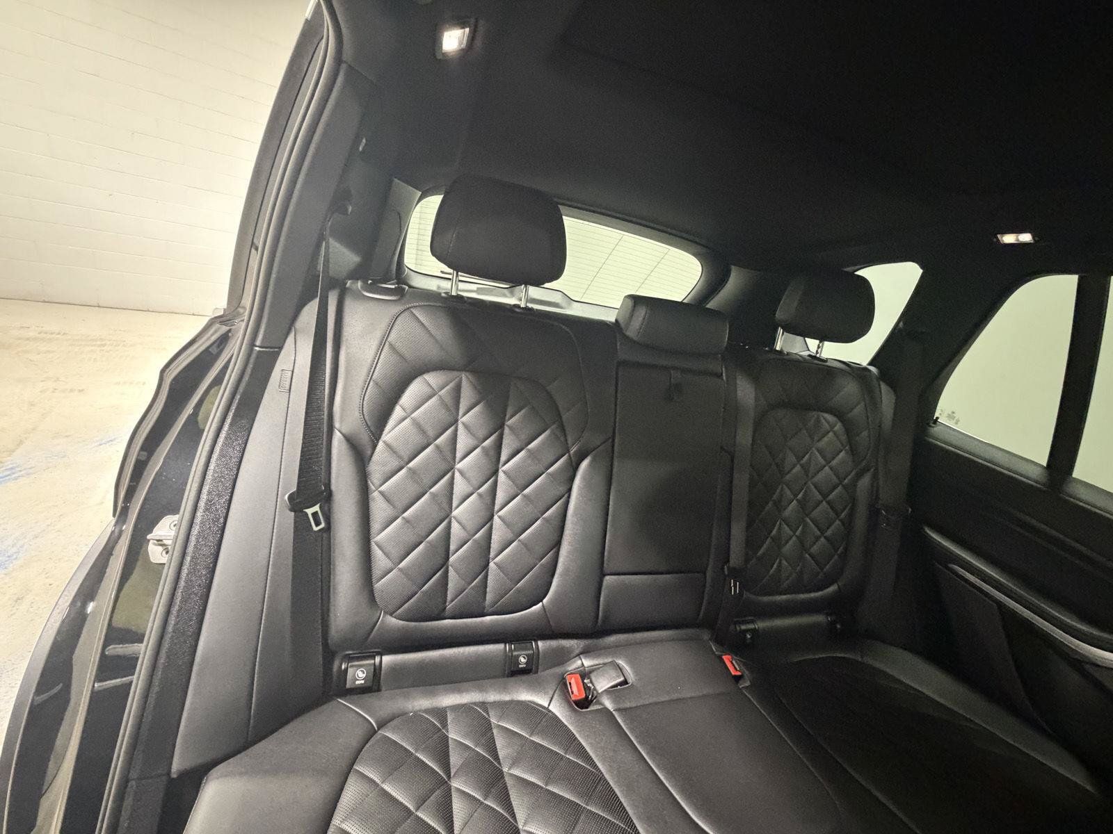 Used 2024 BMW X5 xDrive40i w/ Premium Package AWD/4WD image 11