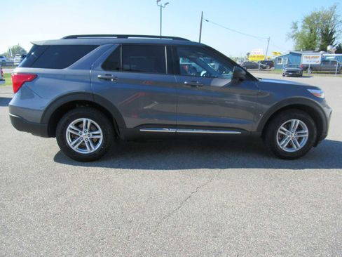 Used 2022 Ford Explorer XLT w/ Equipment Group 202A image 4
