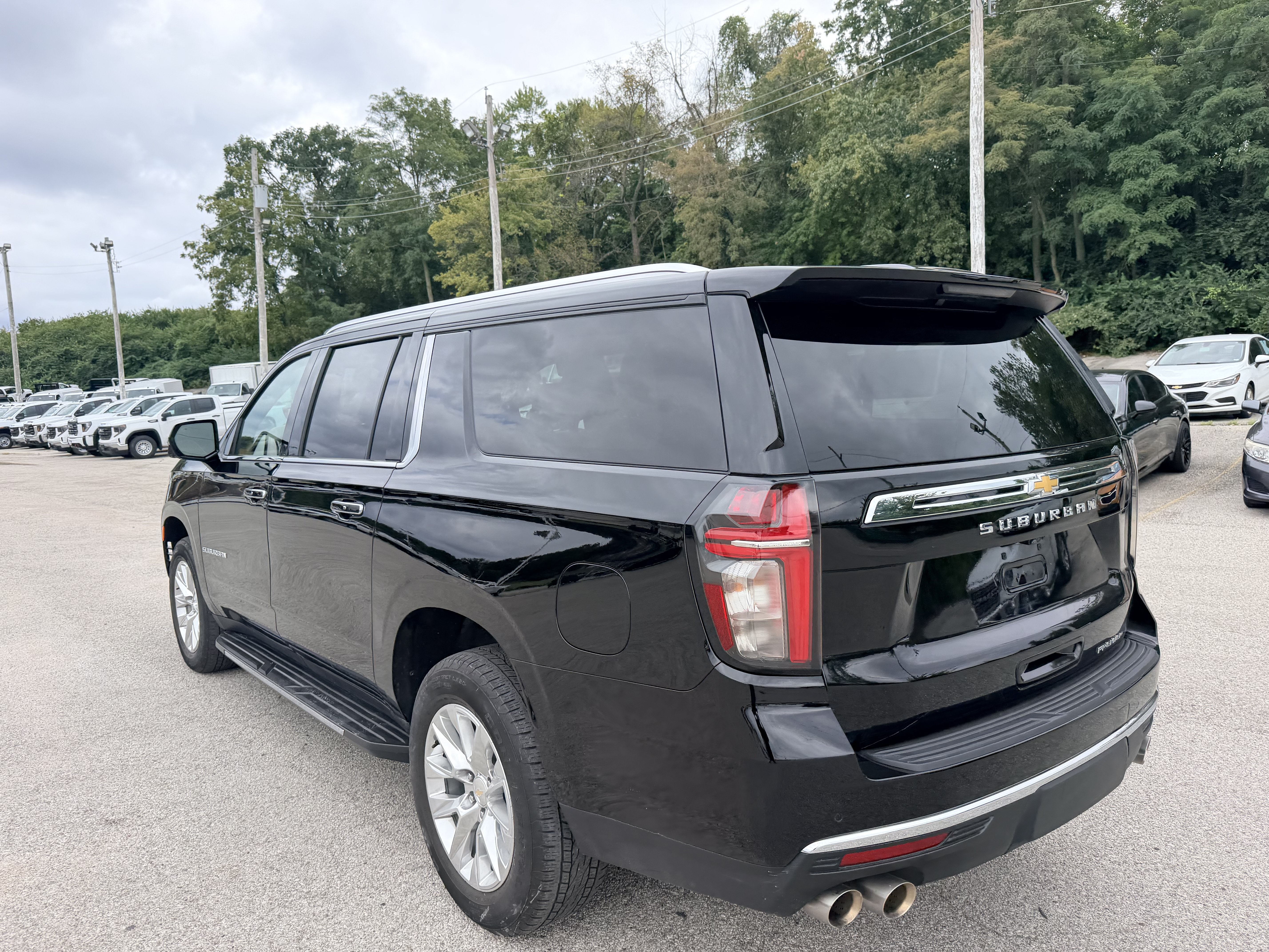 Used 2024 Chevrolet Suburban Premier AWD/4WD image 4