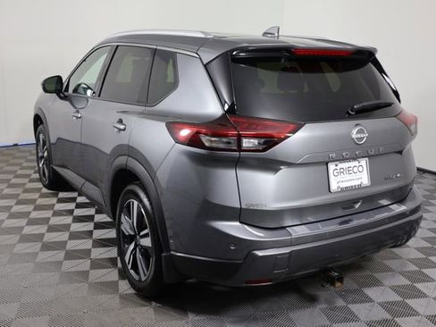 Used 2025 Nissan Rogue SL w/ SL Premium Package image 6