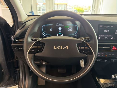 Used 2025 Kia Niro LX FWD image 17