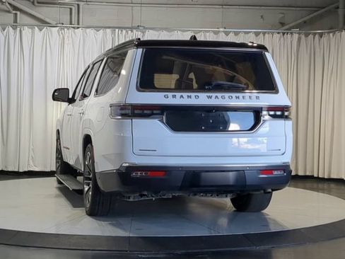 Used 2022 Jeep Grand Wagoneer Series III AWD/4WD image 9