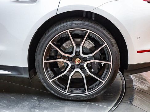 Used 2025 Porsche Taycan image 9