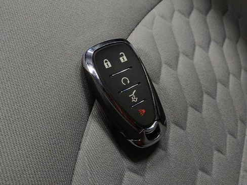 Used 2021 Chevrolet Equinox LT w/ Driver Convenience Package image 32