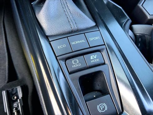 Used 2025 Toyota Camry SE w/ Multimedia Upgrade Package image 33