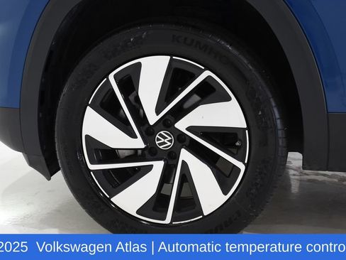 Used 2025 Volkswagen Atlas SEL AWD/4WD image 6
