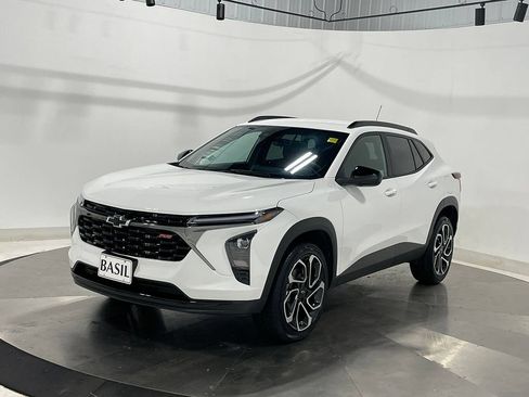 Used 2025 Chevrolet Trax RS FWD image 8