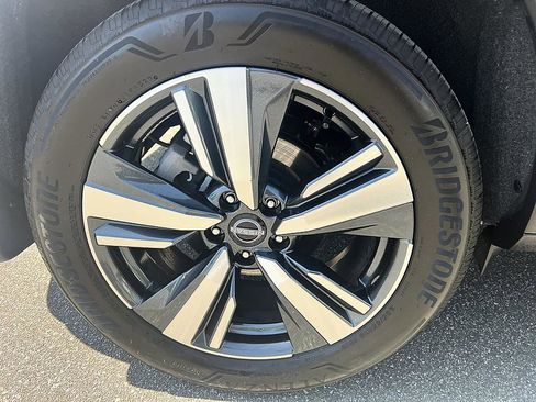Certified 2023 Nissan Rogue Platinum w/ Platinum Premium Package AWD/4WD image 11