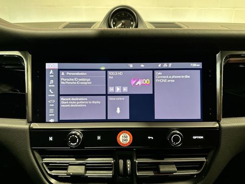 Used 2025 Porsche Macan image 14