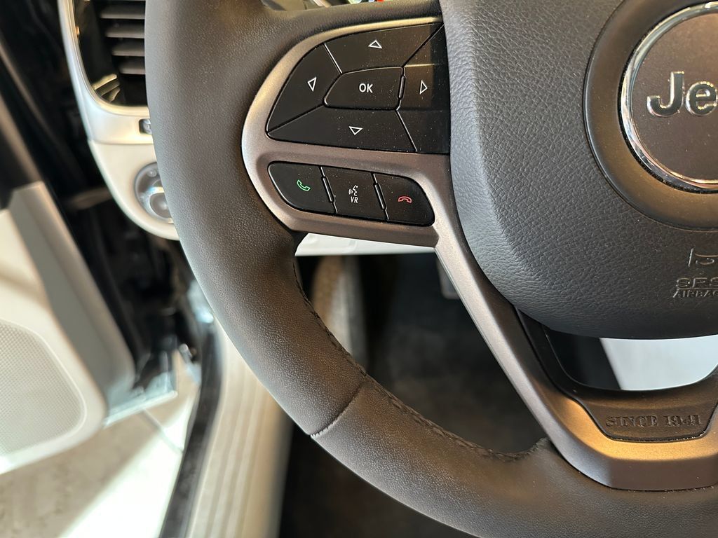 Used 2022 Jeep Cherokee Limited w/ Elite Package AWD/4WD image 11