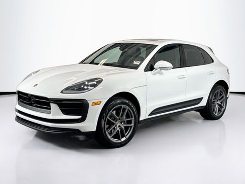 Used 2025 Porsche Macan image 1
