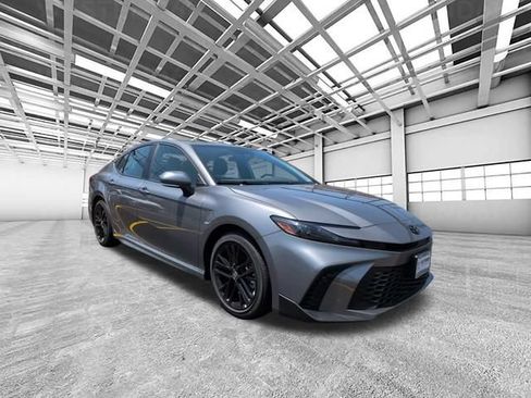 Used 2026 Toyota Camry SE FWD image 1