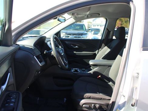 Used 2022 GMC Terrain SLE w/ Driver Convenience Package image 11