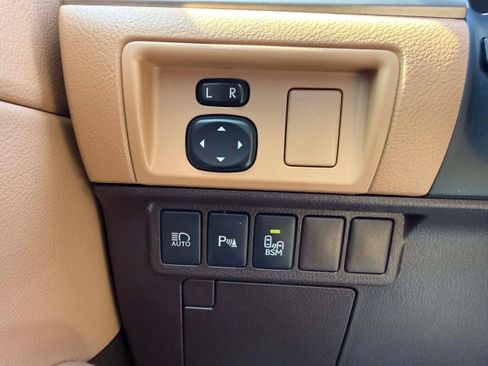Used 2016 Lexus ES 350 w/ Luxury Package w/Wood Trim FWD image 18