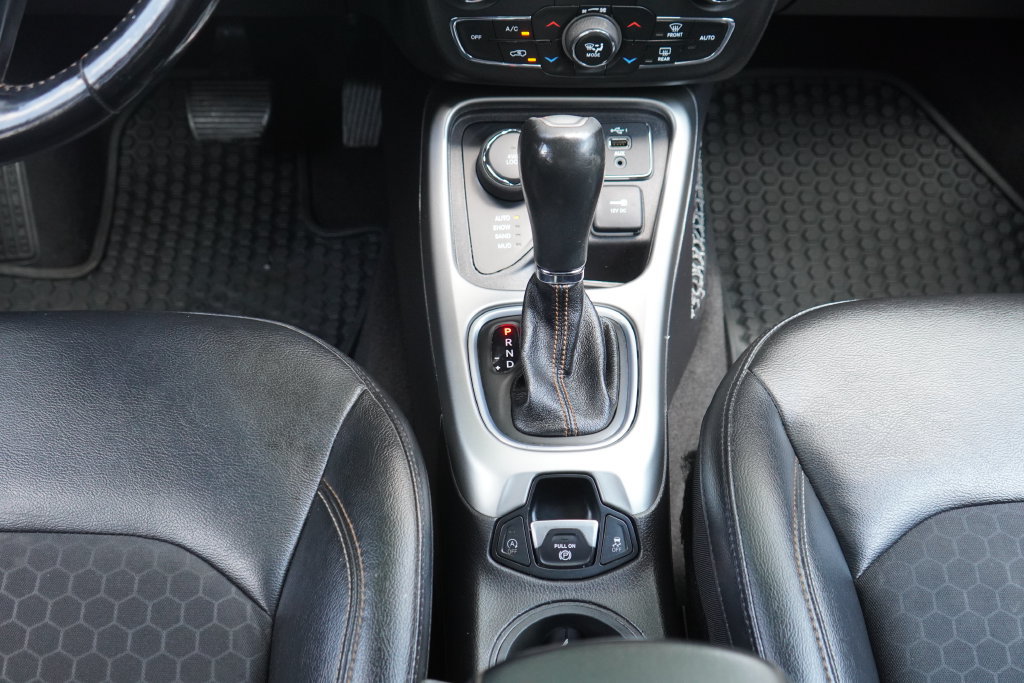 Used 2020 Jeep Compass Latitude w/ Cold Weather Group AWD/4WD image 22
