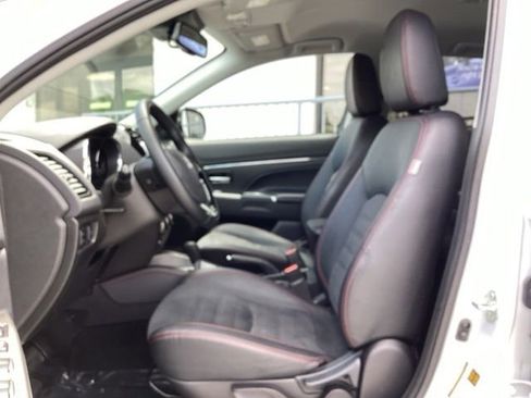 Used 2025 Mitsubishi Outlander Sport SE AWD/4WD image 28