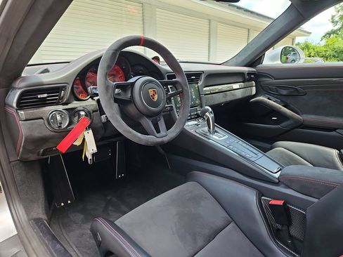 Certified 2019 Porsche 911 GT2 RS RWD image 4