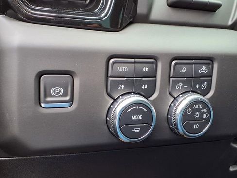 New 2025 GMC Sierra 2500 AT4 w/ AT4 Premium Plus Package image 24