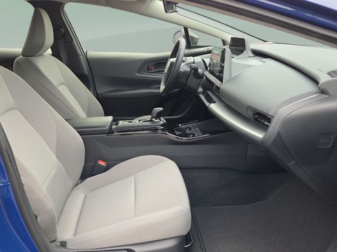 Certified 2025 Toyota Prius LE FWD image 17