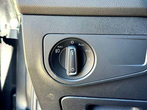 Used 2019 Volkswagen Tiguan SEL Premium image 14