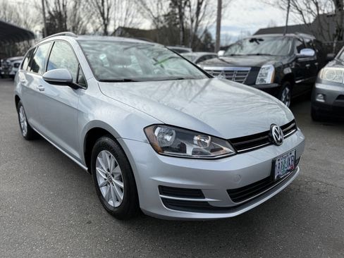 Used 2016 Volkswagen Golf S image 4