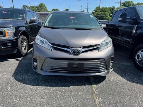 Used 2018 Toyota Sienna XLE w/ Protection Package AWD/4WD image 4