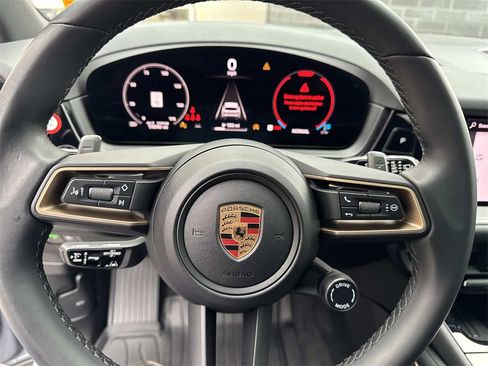 Used 2024 Porsche Cayenne image 27