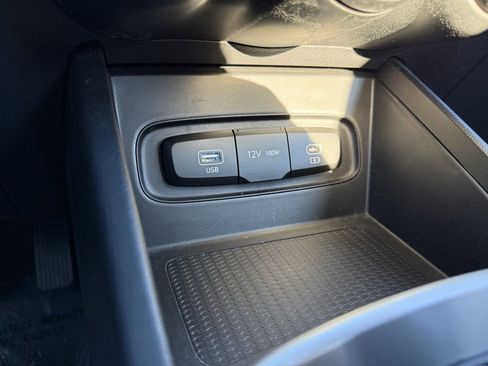 Used 2025 Hyundai Venue SEL image 19