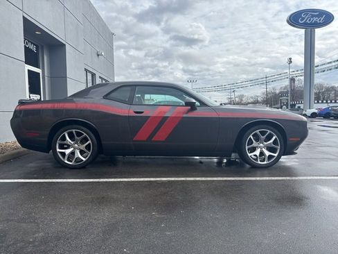 Used 2016 Dodge Challenger SXT Plus image 5