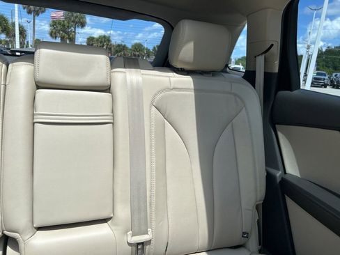 Used 2017 Lincoln MKX Reserve AWD/4WD image 15