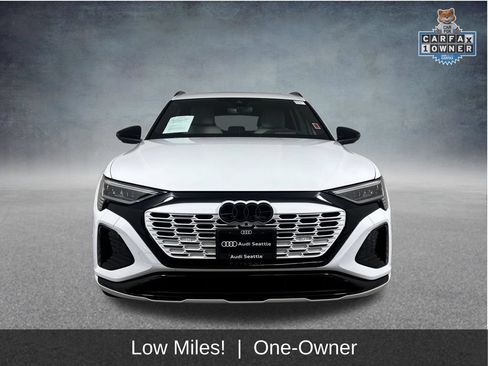 Used 2024 Audi Q8 e-tron Prestige w/ Prestige Package AWD/4WD image 2