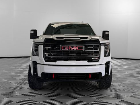 Used 2025 GMC Sierra 2500 AT4 image 3