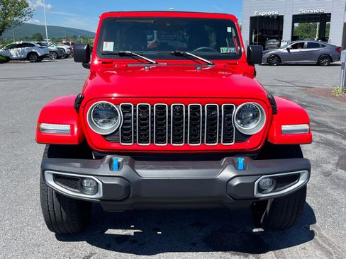 Used 2024 Jeep Wrangler Unlimited Sahara w/ Technology Group AWD/4WD image 12