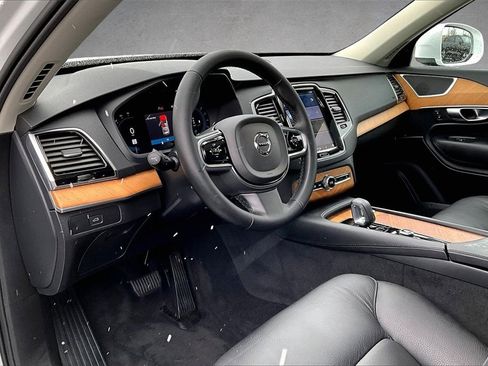 Used 2024 Volvo XC90 B6 Plus image 17
