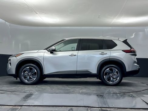 Used 2025 Nissan Rogue SV FWD image 6