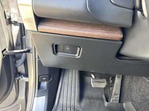 Certified 2023 Land Rover Range Rover SE image 33