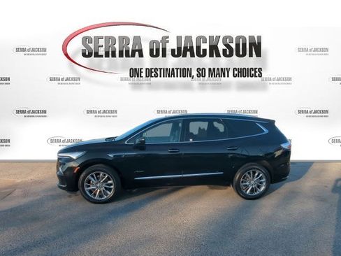 Used 2024 Buick Enclave Avenir w/ Avenir Technology Package image 6