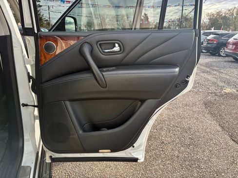 Used 2016 INFINITI QX80 4WD w/ Deluxe Technology Package image 11