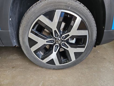 Used 2023 Volkswagen Taos SEL AWD/4WD image 25