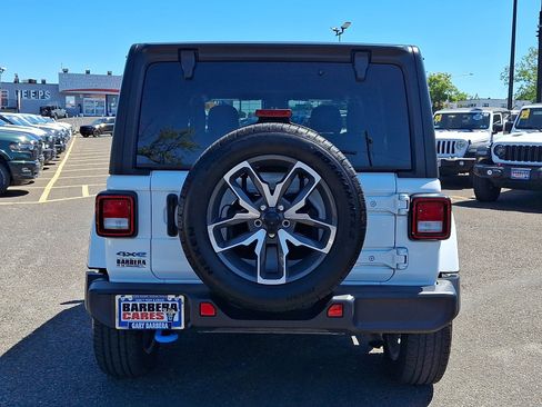 Used 2024 Jeep Wrangler Unlimited w/ Convenience Group AWD/4WD image 5